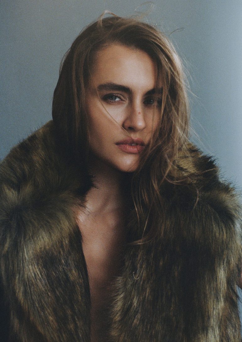 Victoria Vedi book photo