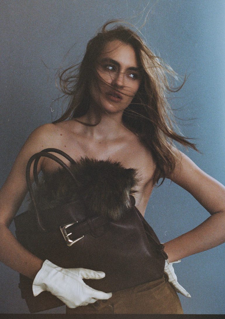 Victoria Vedi book photo