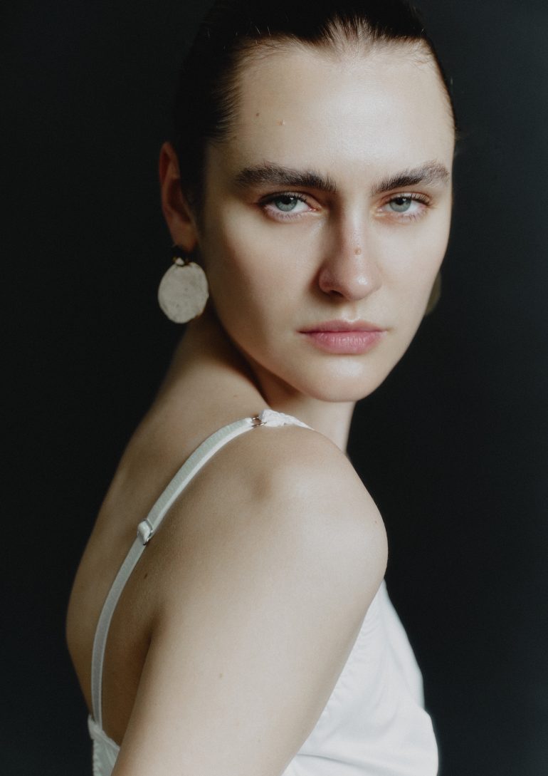 Victoria Vedi book photo