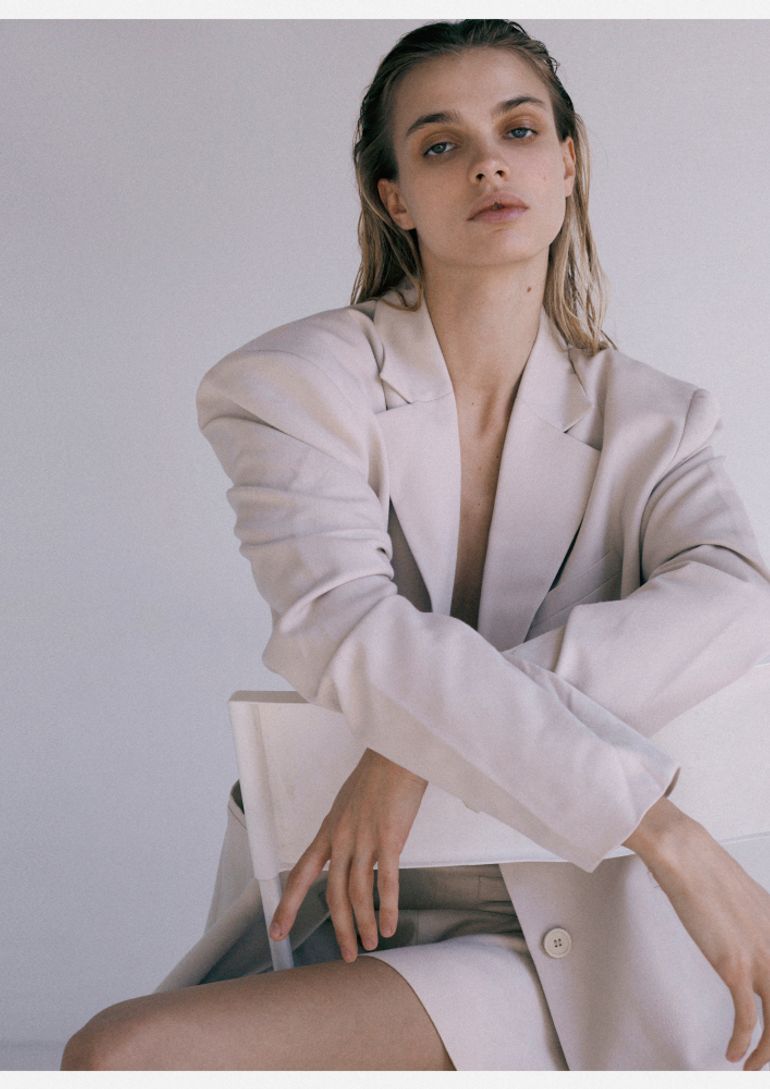Dasha Khlystun book photo