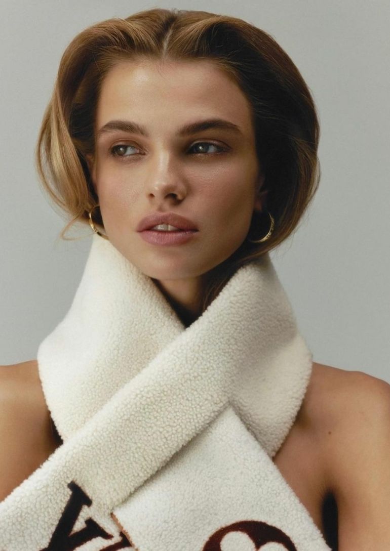 Dasha Khlystun book photo