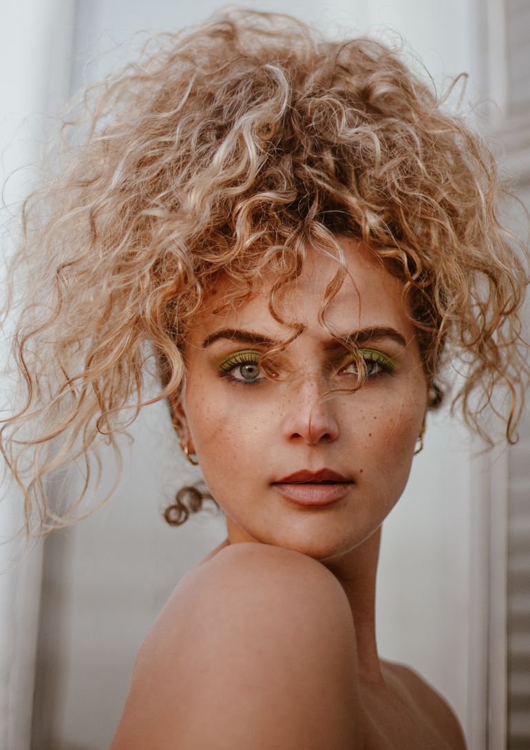 Iman E book photo
