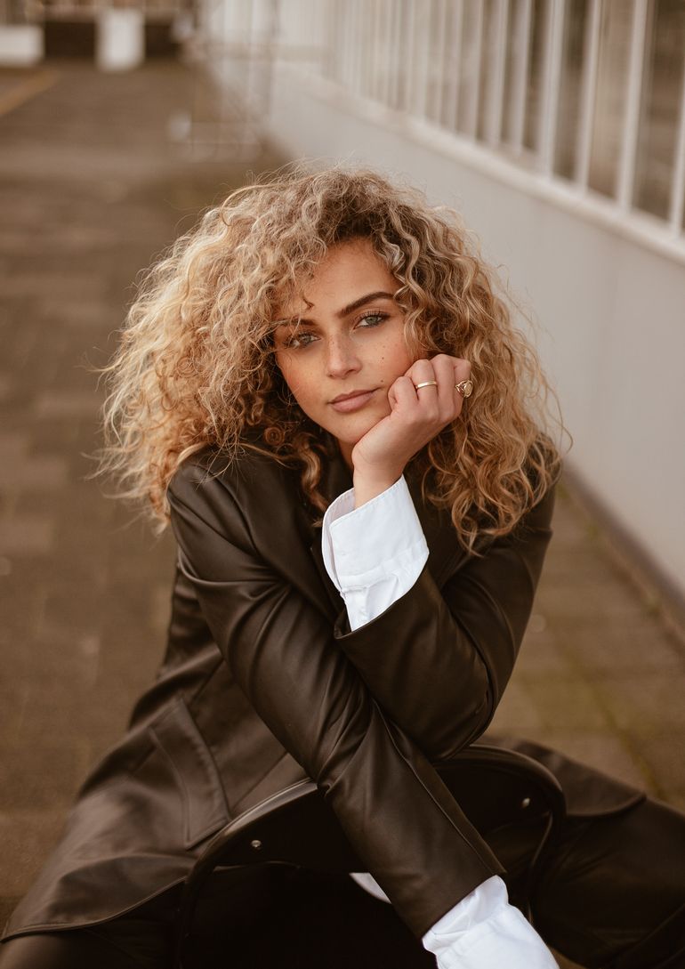 Iman E book photo