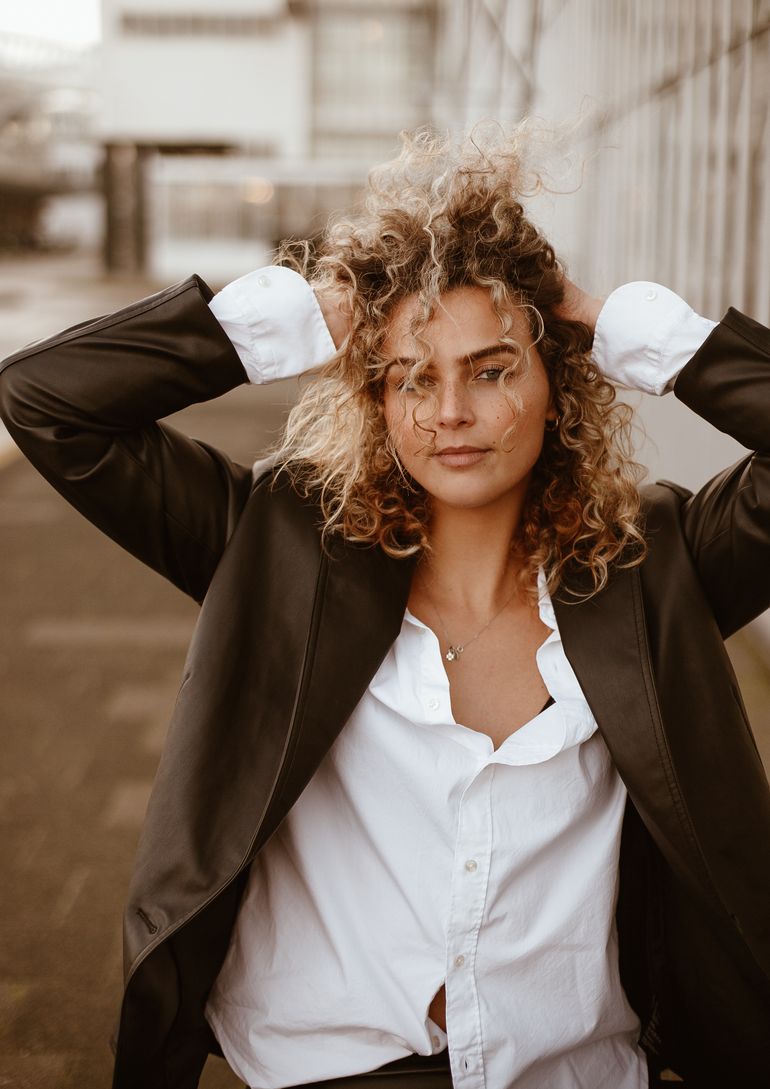Iman E book photo