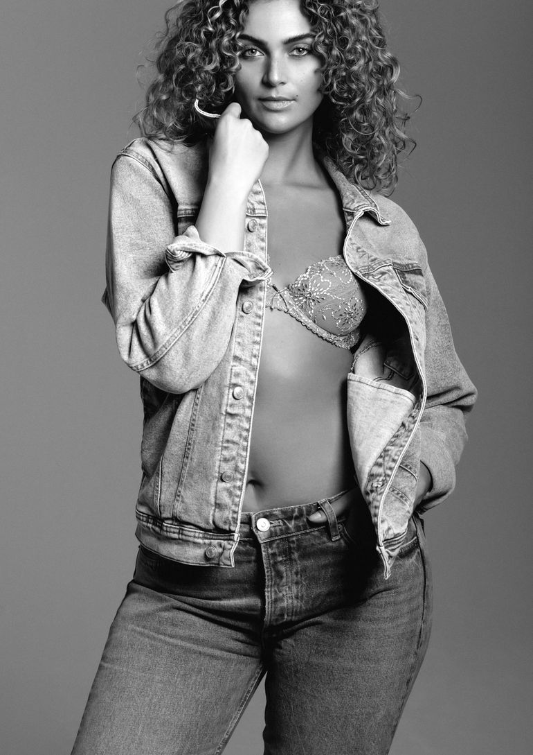 Iman E book photo