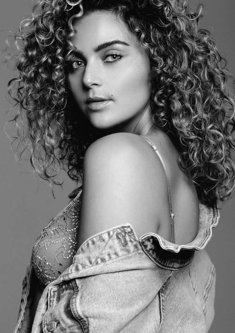 Iman E book photo