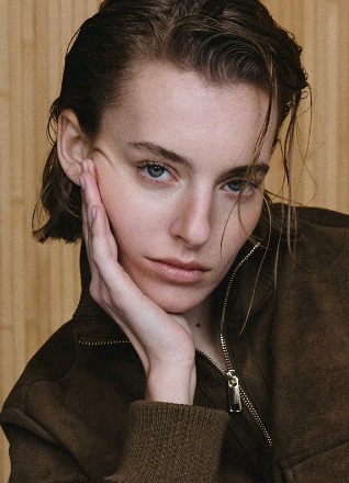 Julie Van de Ven profile