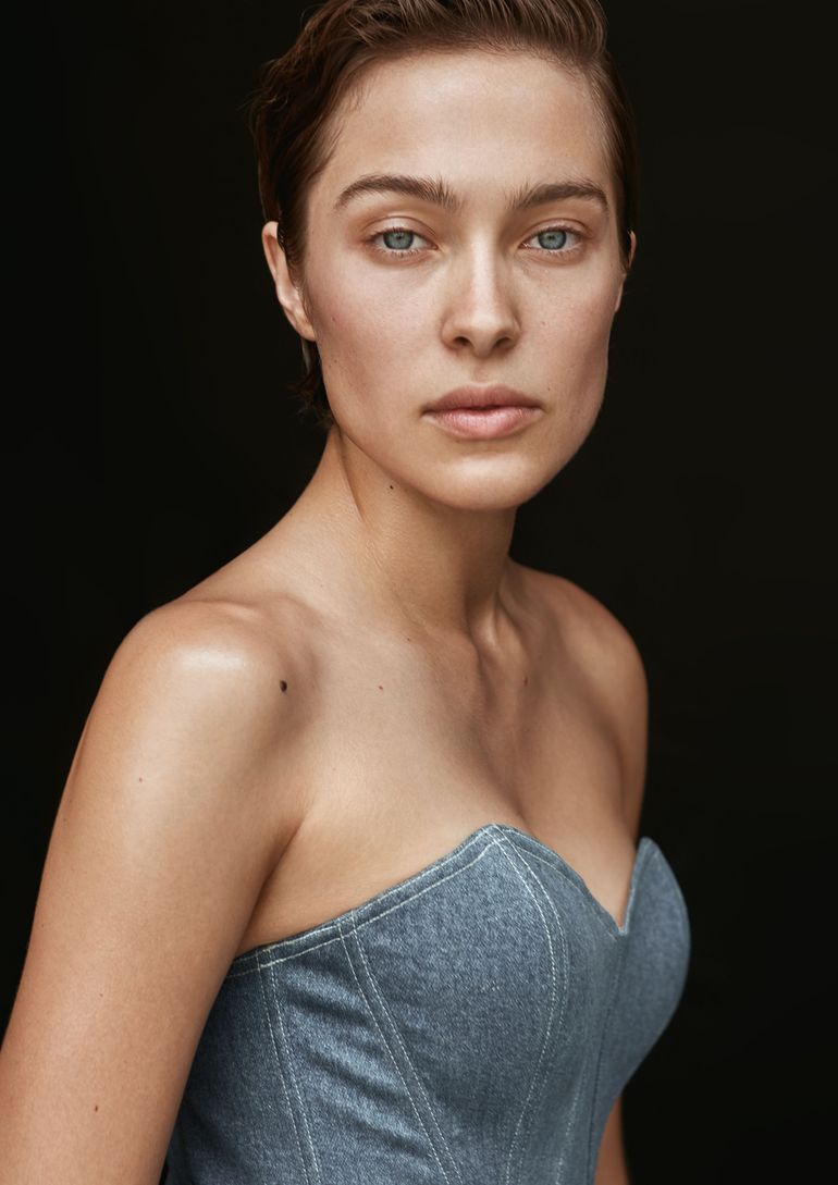 Alexa Arana book photo