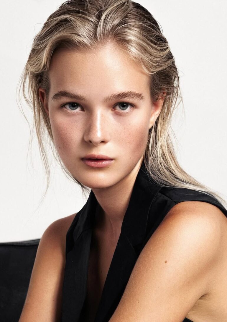 Alina Zyrianova book photo