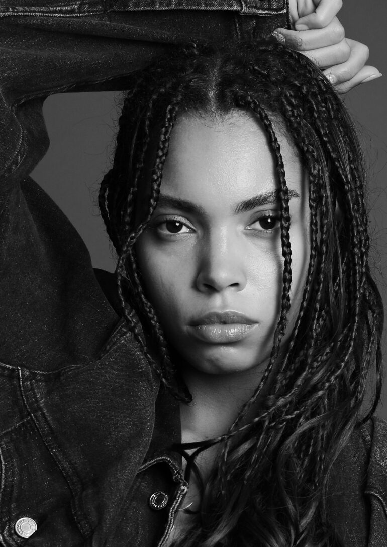 Zoë Okwell book photo