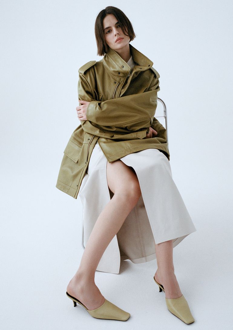 Dasha Plonas book photo