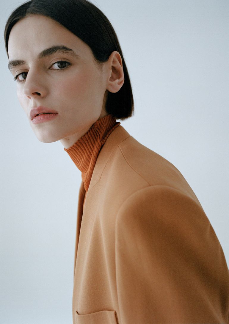 Dasha Plonas book photo