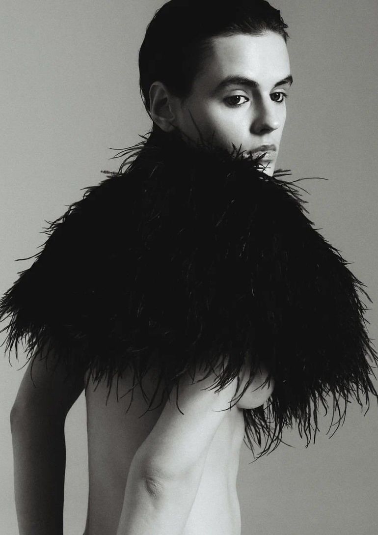 Dasha Plonas book photo