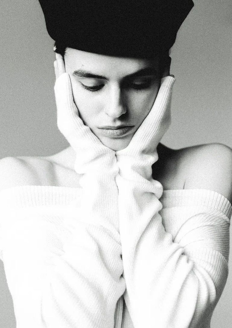 Dasha Plonas book photo