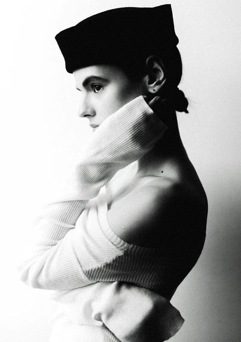 Dasha Plonas book photo