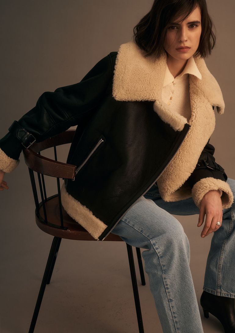 Dasha Plonas book photo