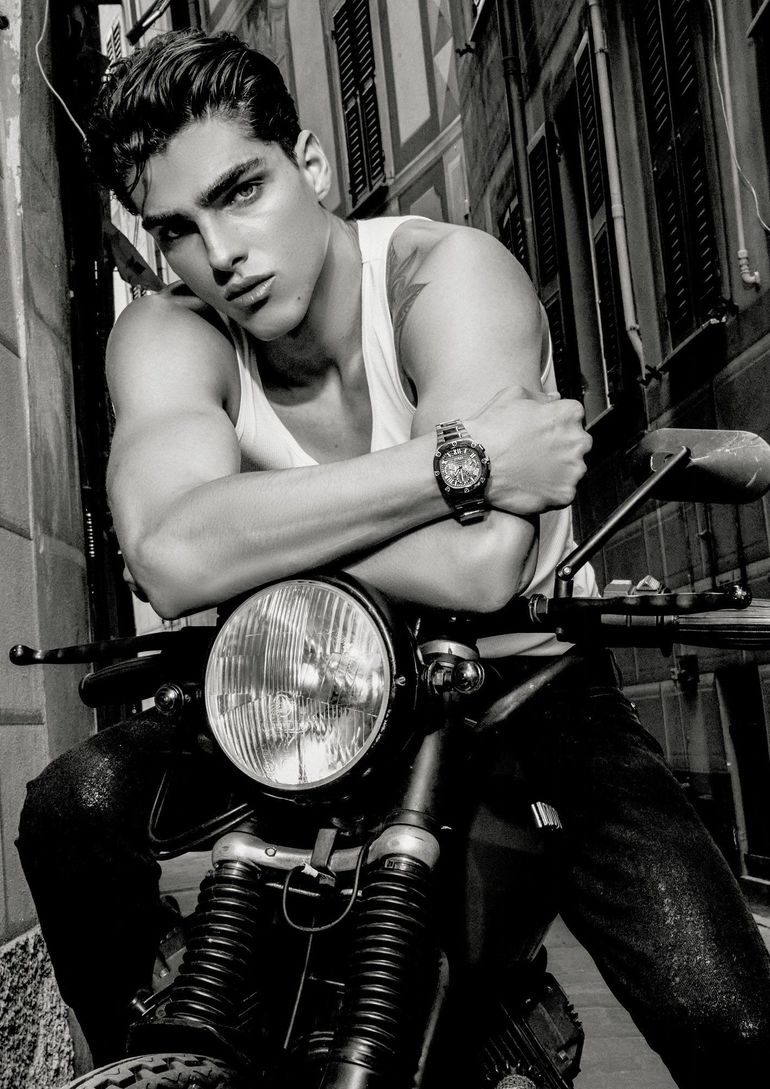 Simone Stravolov book photo