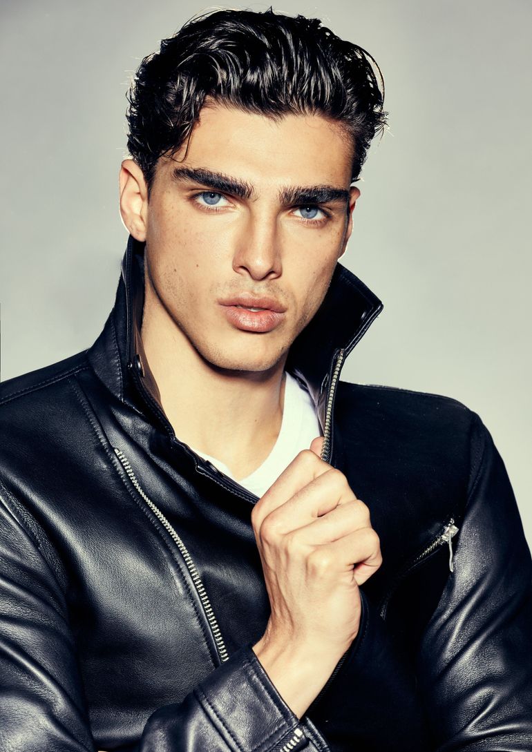 Simone Stravolov book photo