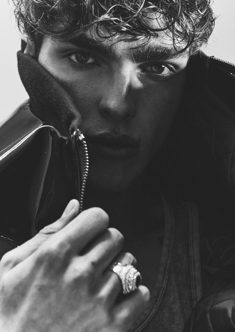 Simone Stravolov book photo