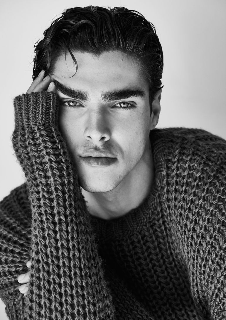 Simone Stravolov book photo