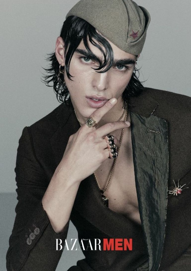 Simone Stravolov book photo