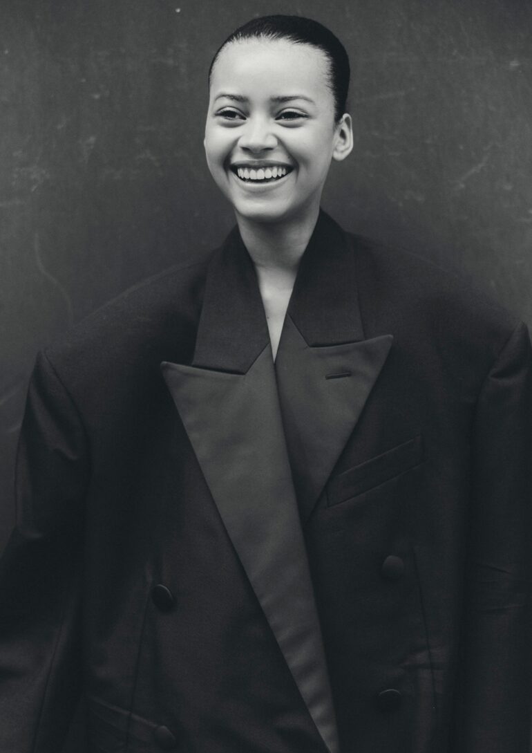 Laura Tibasosa book photo