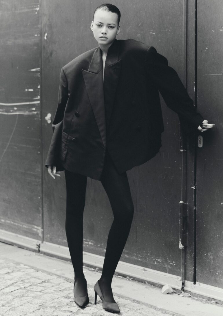 Laura Tibasosa book photo