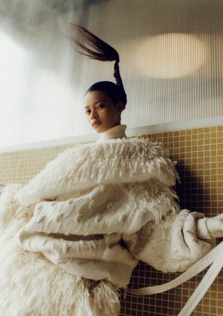 Laura Tibasosa book photo