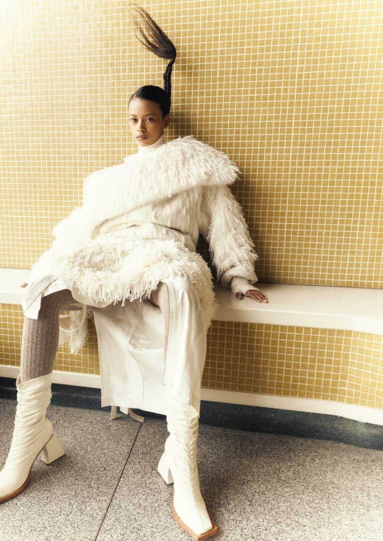 Laura Tibasosa book photo