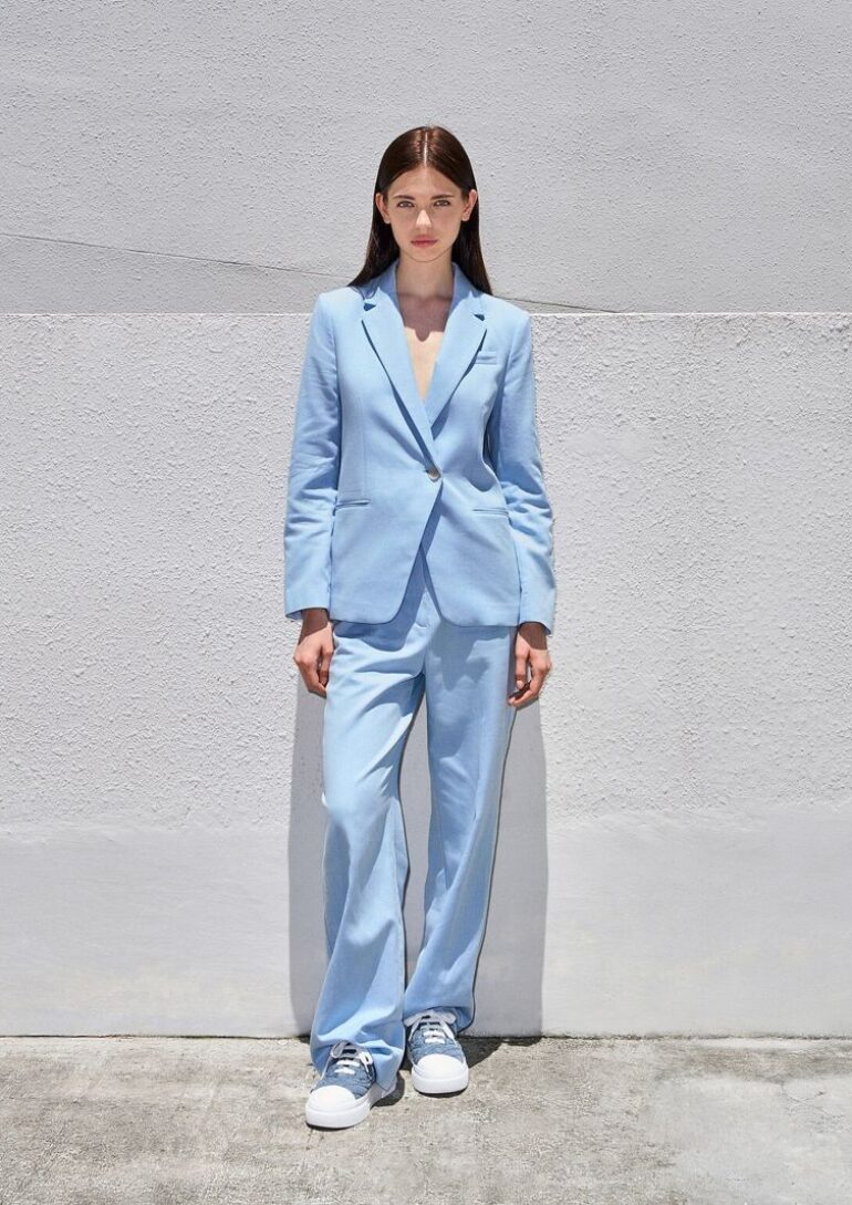 Vika Manturova book photo