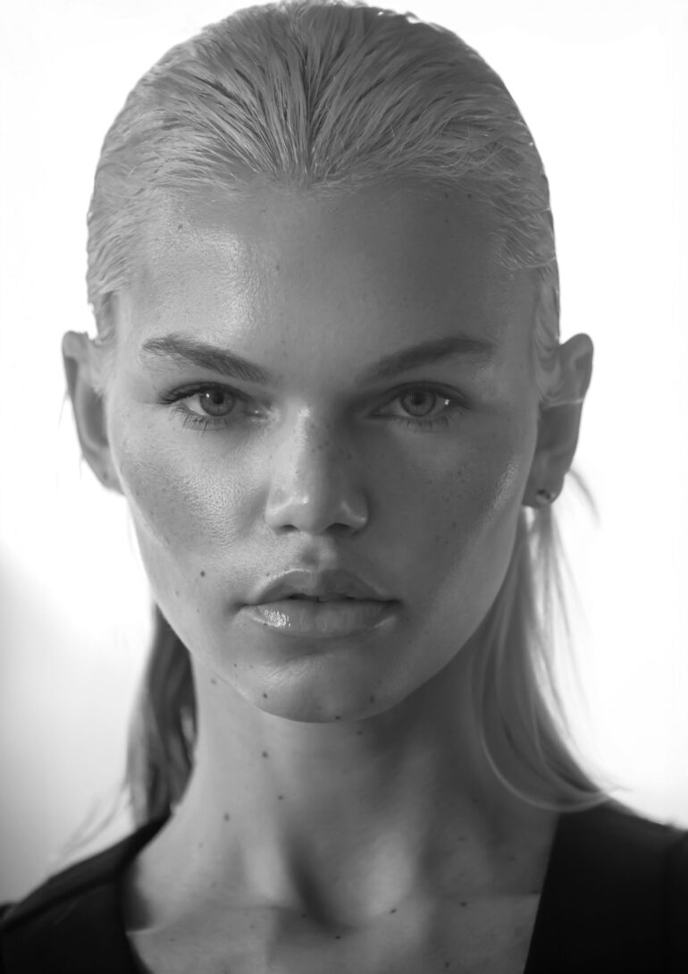 Daphne Maas book photo