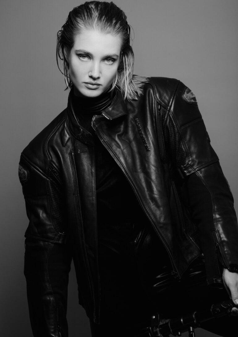 Enni Naakka book photo