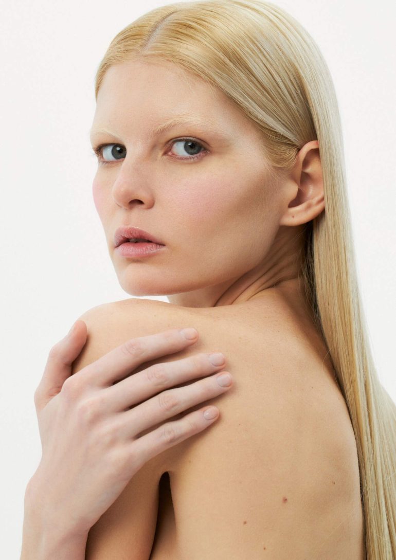 Saloma Sycheva book photo