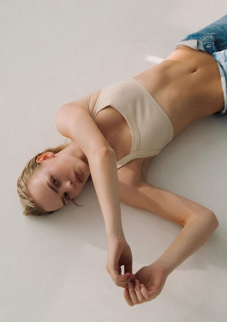 Ella Mandt book photo