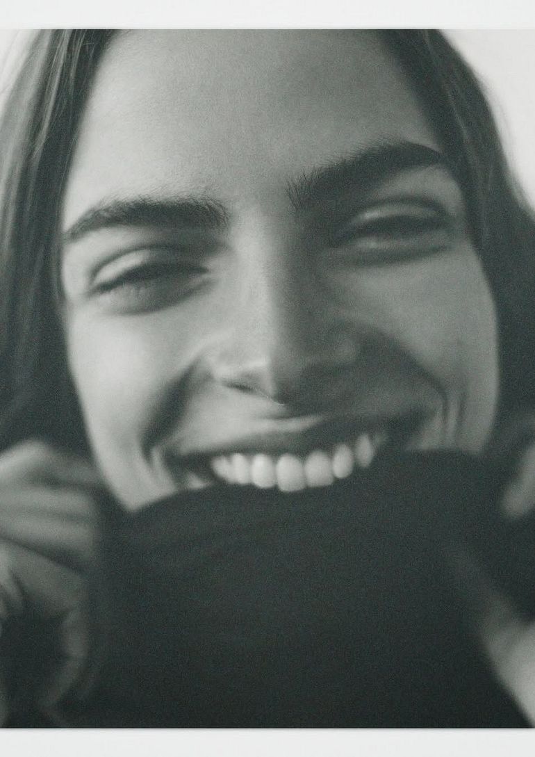Victoria De Carlos book photo