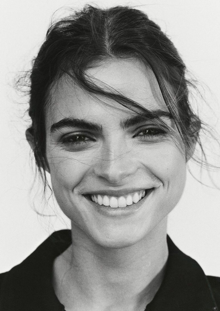 Victoria De Carlos book photo