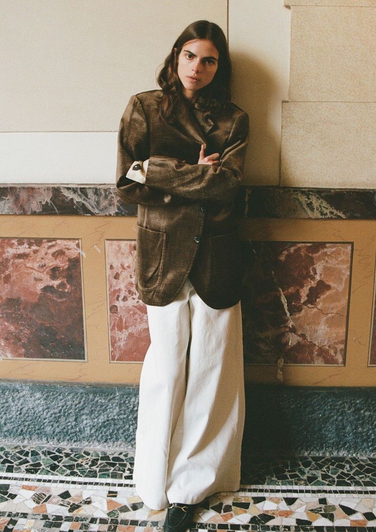Victoria De Carlos book photo