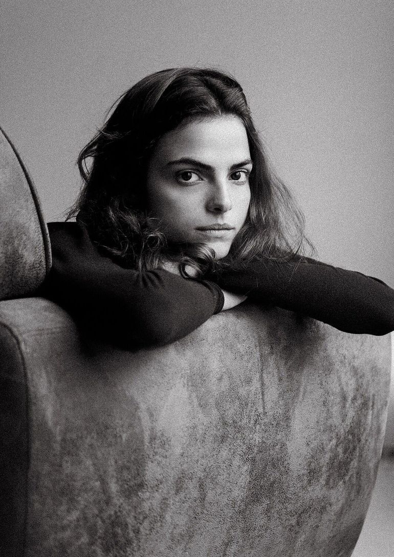 Victoria De Carlos book photo